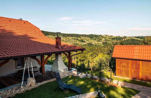 Dvor House | Holiday house rustically furnished