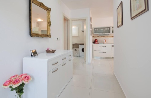 Seget Vranjica House | Holiday house Seget Vranjica for 1 - 8 persons with 4 bedrooms - Row house