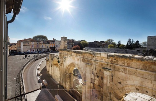 Arles City Centre Apartment | Holiday in Arles: Apartment with view of the Théâtre Antique 2
