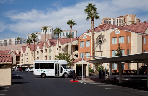Las Vegas Hotel | Holiday Inn Club Vacations at Desert Club Resort