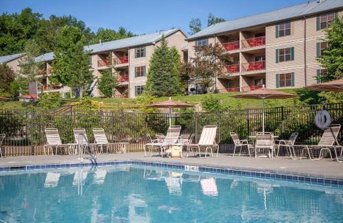 South Lee Hotel | Holiday Inn Club Vacations Oak n Spruce Resort in the Berkshires