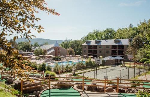 South Lee Hotel | Holiday Inn Club Vacations Oak n Spruce Resort in the Berkshires