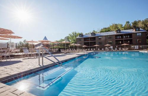 South Lee Hotel | Holiday Inn Club Vacations Oak n Spruce Resort in the Berkshires