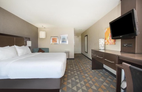 Southeast Colorado Springs Hotel | Holiday Inn Colorado Springs - Airport by IHG