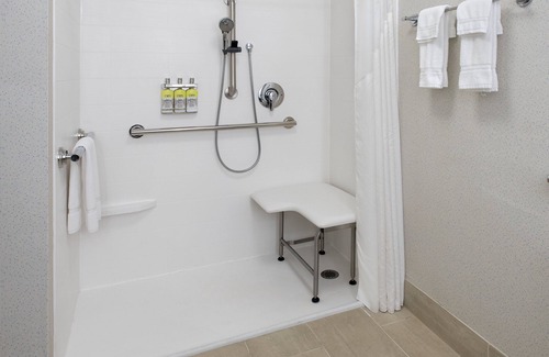 Great Barrington Hotel | Holiday Inn Express Hotel & Suites Great Barrington by IHG