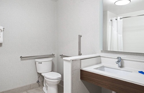 Sturtevant Hotel | Holiday Inn Express & Suites Racine by IHG