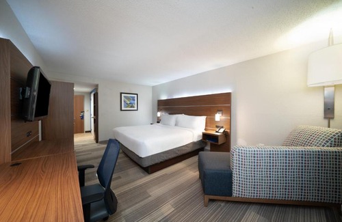 Prince Frederick Hotel | Holiday Inn Express Prince Frederick by IHG