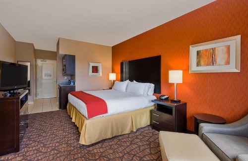 Alpine Hotel | Holiday Inn Express and Suites Alpine by IHG