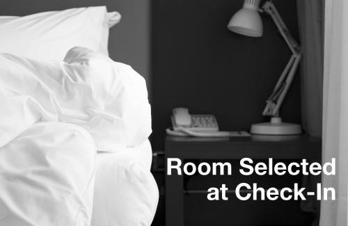 Lee Hotel | Holiday Inn Express Durham-UNH by IHG