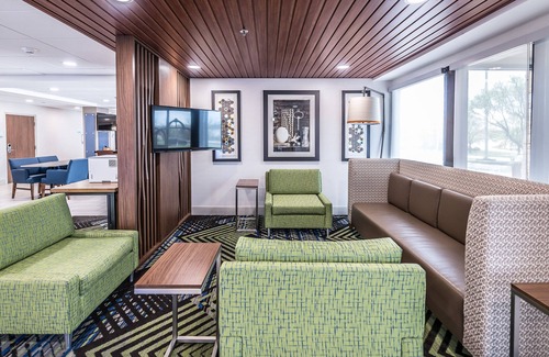 Flint Hotel | Holiday Inn Express Flint-Campus Area by IHG