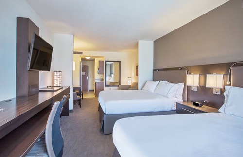 Historic Kailua Village Hotel | Holiday Inn Express Hotel & Suites Kailua-Kona by IHG