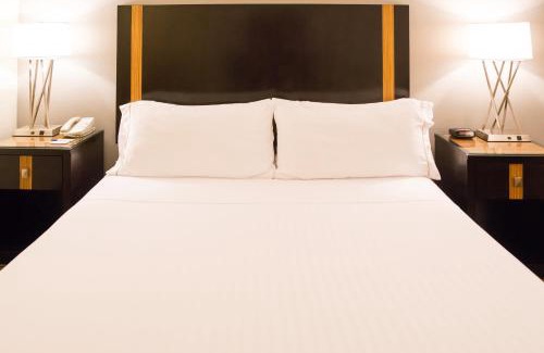 Chanhassen Hotel | Holiday Inn Express Hotel & Suites Chanhassen by IHG