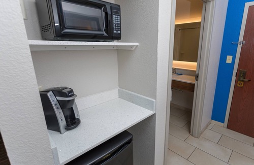 Athens Hotel | Holiday Inn Express Hotel & Suites Athens by IHG