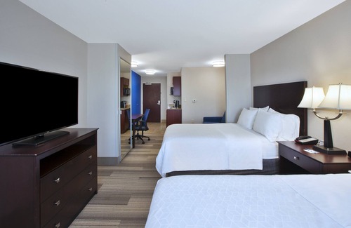 Niles Hotel | Holiday Inn Express Hotel & Suites Niles by IHG