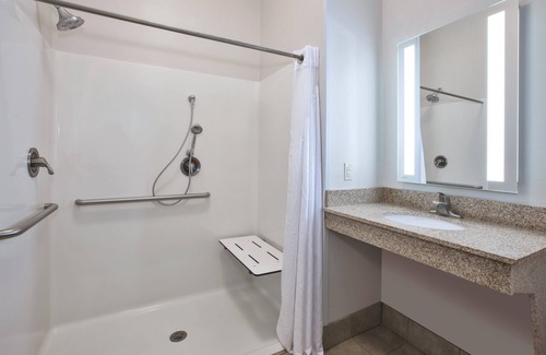 Niles Hotel | Holiday Inn Express Hotel & Suites Niles by IHG