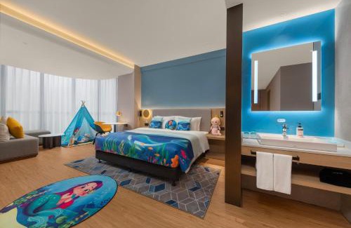 Jiangmen Hotel | Holiday Inn Express Jiangmen Yinhu Bay by IHG