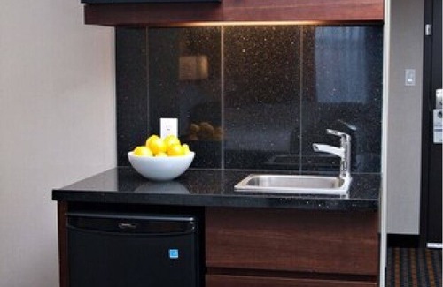 Pembroke Hotel | Holiday Inn Express Pembroke by IHG