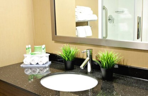 Pembroke Hotel | Holiday Inn Express Pembroke by IHG