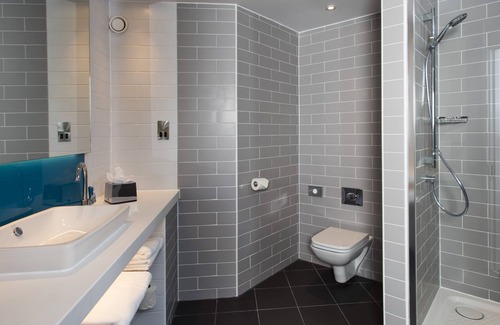 Portsmouth Hotel | Holiday Inn Express Portsmouth - North by IHG