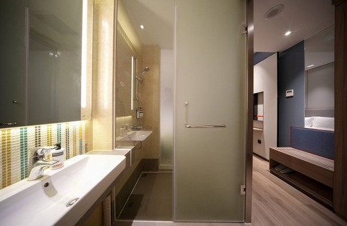 Minhang Hotel | Holiday Inn Express Shanghai Pujiang by IHG