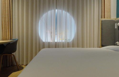 Pudong Hotel | Holiday Inn Express Shanghai Pudong Zhangjiang by IHG - 20 minutes to New International Expo Center and Disneyland