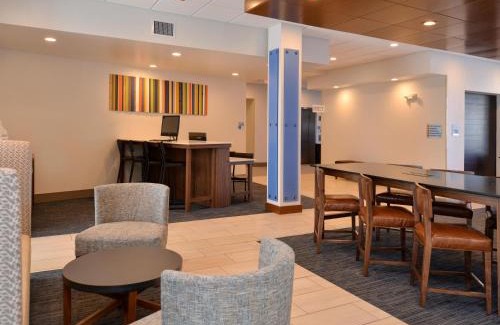 Brighton Hotel | Holiday Inn Express & Suites - Brighton South - US 23 by IHG