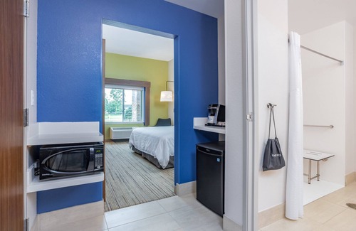 Elkhart Hotel | Holiday Inn Express & Suites Elkhart North by IHG