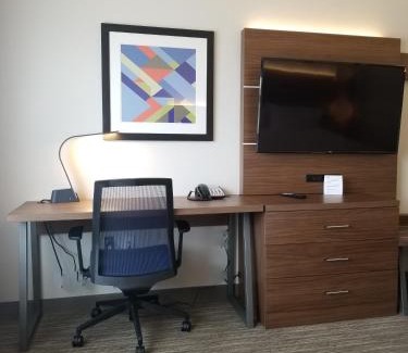 Elko Hotel | Holiday Inn Express & Suites - Elko by IHG