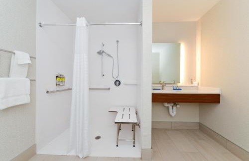 Elko Hotel | Holiday Inn Express & Suites - Elko by IHG