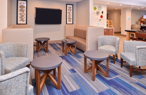 Lacey Hotel | Holiday Inn Express & Suites Lacey – Olympia by IHG