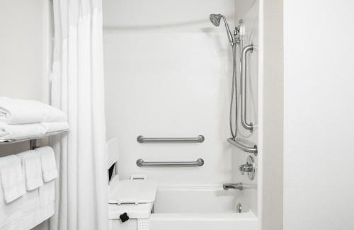 Clinton Hotel | Holiday Inn Express & Suites Clinton by IHG