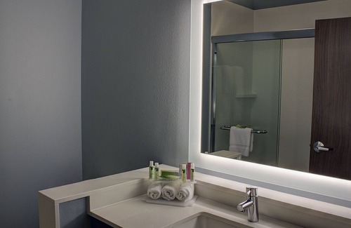 Spencer Hotel | Holiday Inn Express & Suites Spencer by IHG