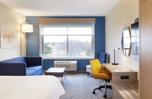 East Riverside Hotel | Holiday Inn Express & Suites Waco Downtown by IHG