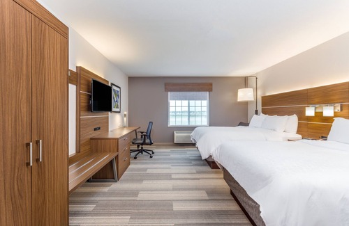 Lake Hallie Hotel | Holiday Inn Express & Suites Eau Claire North by IHG