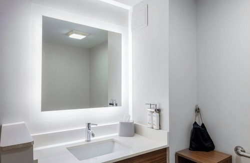 Roanoke Rapids Hotel | Holiday Inn Express & Suites Roanoke Rapids SE by IHG