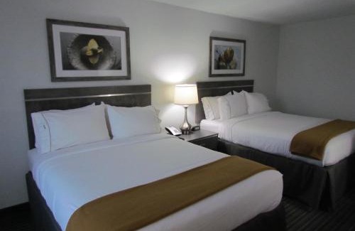 Lightfoot Resort | Holiday Inn Express Williamsburg North by IHG