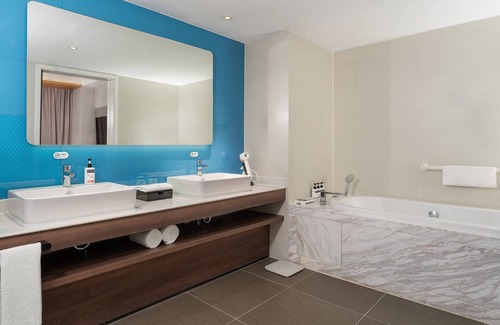 Jinfeng Developing Area Hotel | Holiday Inn Express Yinchuan Downtown by IHG