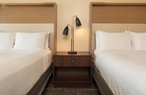 Maple Grove Hotel | Holiday Inn Hotel & Suites Maple Grove Northwest Minneapolis-Arbor Lakes by IHG