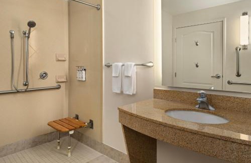 Maple Grove Hotel | Holiday Inn Hotel & Suites Maple Grove Northwest Minneapolis-Arbor Lakes by IHG