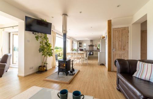 Chilworth House | Holly Cottage