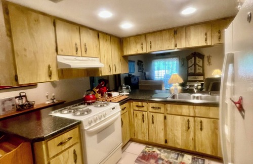 Mount Dora Cottage | Holly's Hideaway Mt Dora Charming 2/2 in Historic District