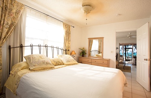 Whitby Hotel | Hollywood Beach Suites 7 Mile Beach - One Comfortable Suite is available