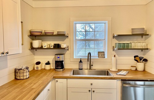 Coleman House | Hollywood House sits in a quiet neighborhood.