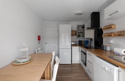 Gifford Apartment | Holyrood Duplex 3-Bedroom Apartment