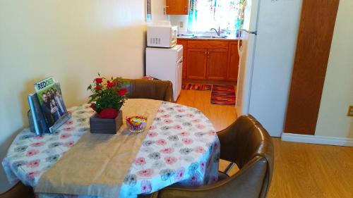 Red Deer House | Home Away from Home - Guest Suite 1