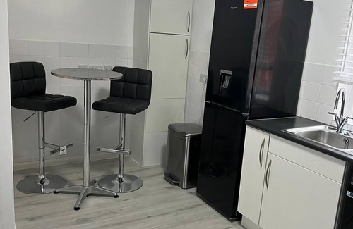 Notting Dale Apartment | Home away from home. nStylish and modern apartment with proximity to airport.nnn