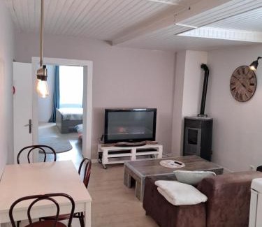 Moriville Apartment | Home Cozy