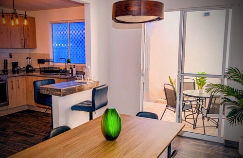 Queretaro House | Home in South Center Querétaro Candiles con aire acondicionado, terrazas, garage