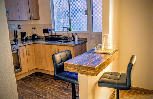 Queretaro House | Home in South Center Querétaro Candiles con aire acondicionado, terrazas, garage