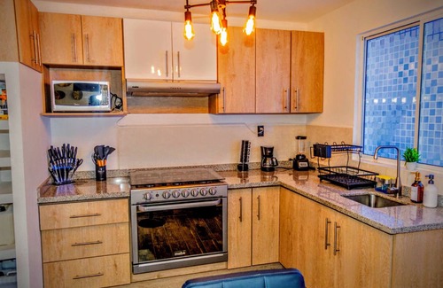 Queretaro House | Home in South Center Querétaro Candiles con aire acondicionado, terrazas, garage